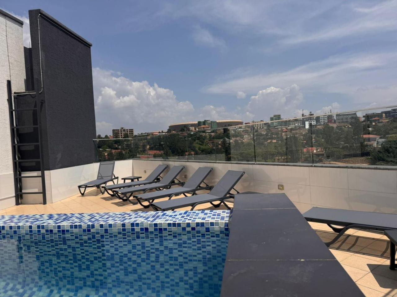 Cascadia Apartments คิกาลี ภายนอก รูปภาพ