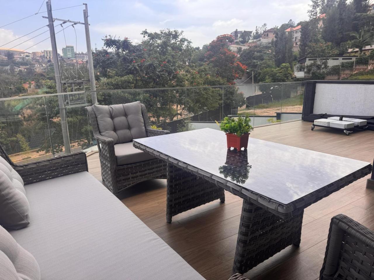 Cascadia Apartments คิกาลี ภายนอก รูปภาพ