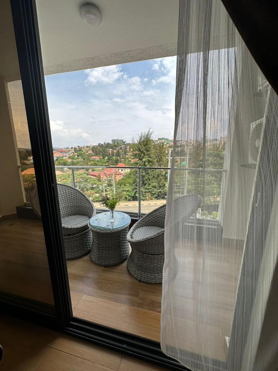 Cascadia Apartments คิกาลี ภายนอก รูปภาพ